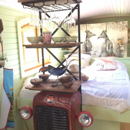 Tente de luxe Roulotte De Luxe Vue 180° ,et Un Ha De Verdure